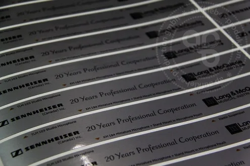 Silber metallic Aufkleber mit Schutzlaminat drucken – Produktbeispiel 1