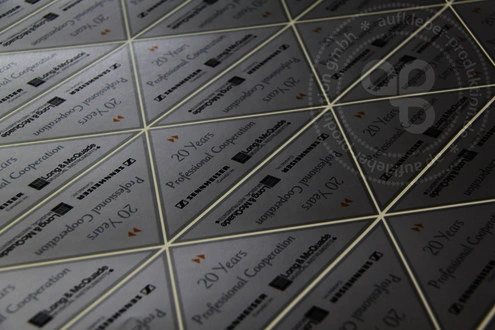 Silber metallic Aufkleber mit Schutzlaminat drucken – Produktbeispiel 2
