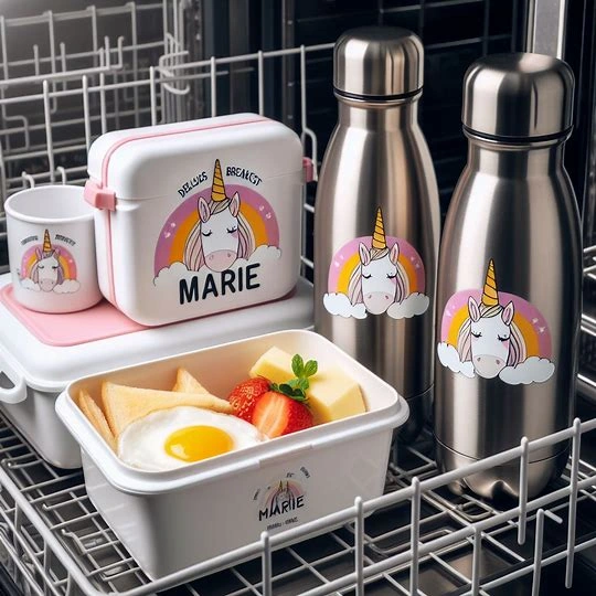 Spülmaschinenfeste Aufkleber auf Frühstücksboxen und Edelstahlflaschen
